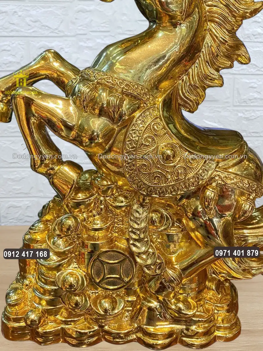 H&igrave;nh ảnh đế tiền linh vật ngựa đứng tr&ecirc;n